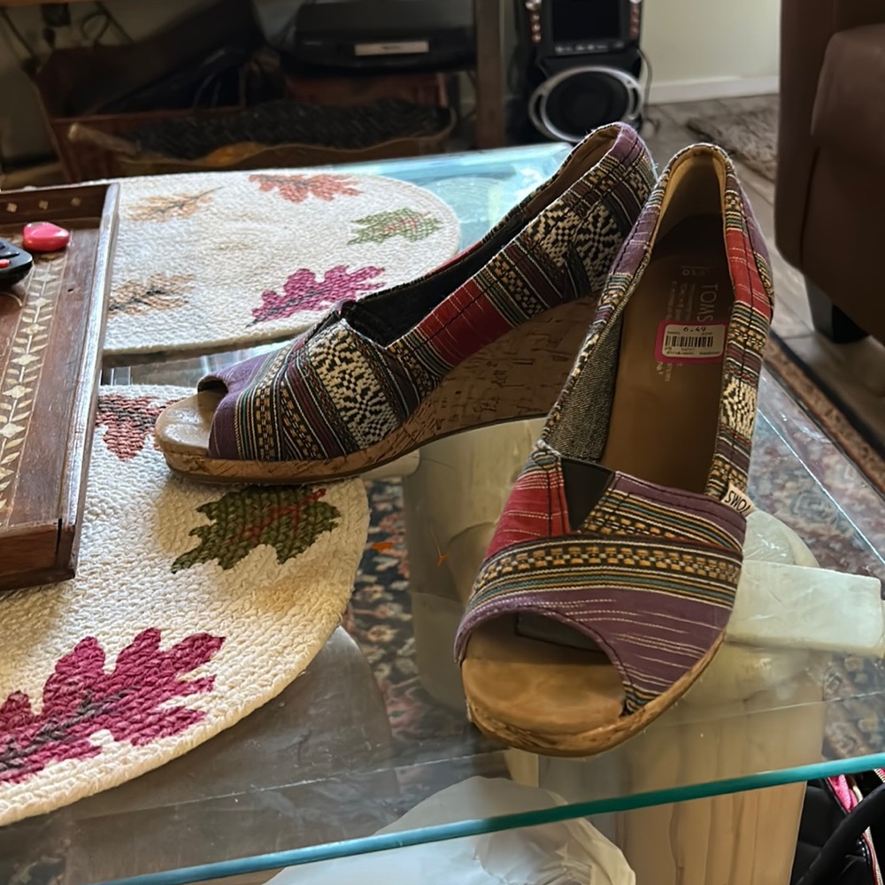 Toms wedges
